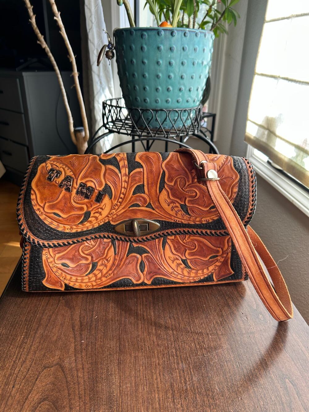 Vintage large hand tooled leather floral shoulder bag Mexico turn lock “Tami”